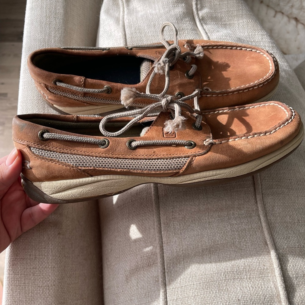 Women brown leather Sperry